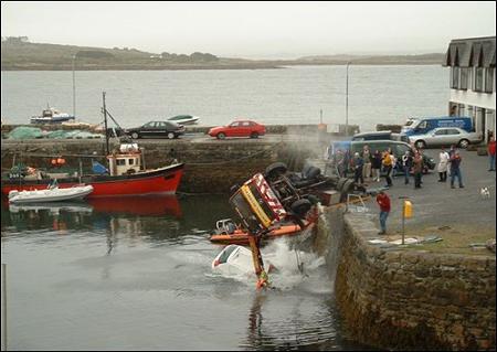 funny-collage-accident-in-ireland04.jpg