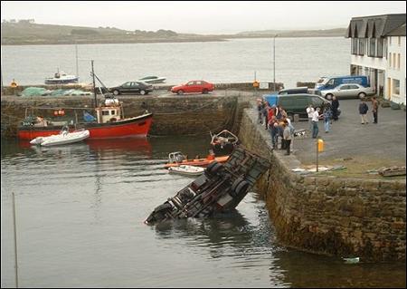 funny-collage-accident-in-ireland05.jpg