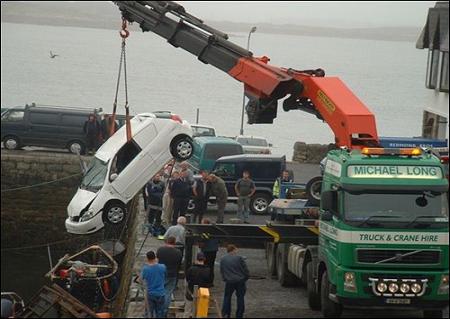 funny-collage-accident-in-ireland07.jpg